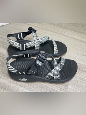 Chaco Women's Black & White Waterproof Outdoor Sport Sandals Size 8